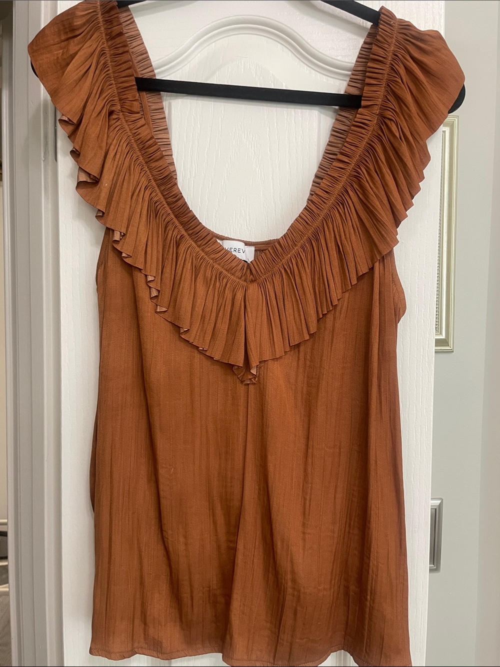 Evereve Ruffled V-Neck Women's Top in Rust